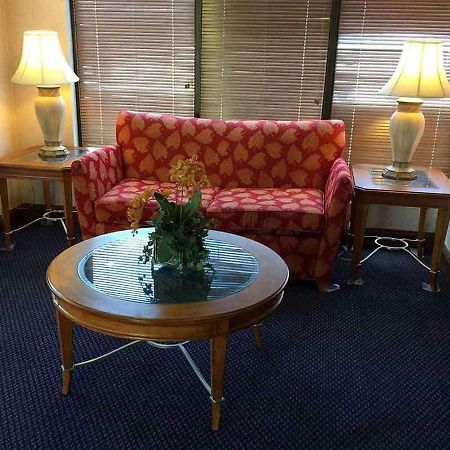Astoria Hotel Danville North Bagian luar foto