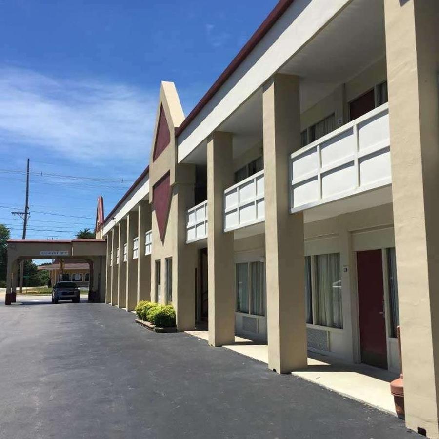 Astoria Hotel Danville North Bagian luar foto