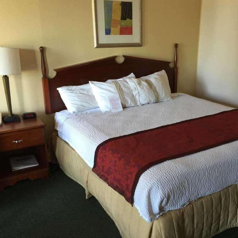 Astoria Hotel Danville North Bagian luar foto