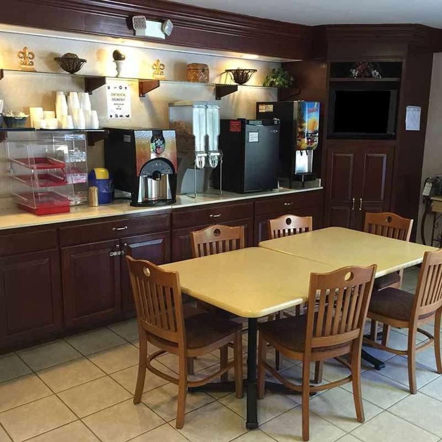 Astoria Hotel Danville North Bagian luar foto