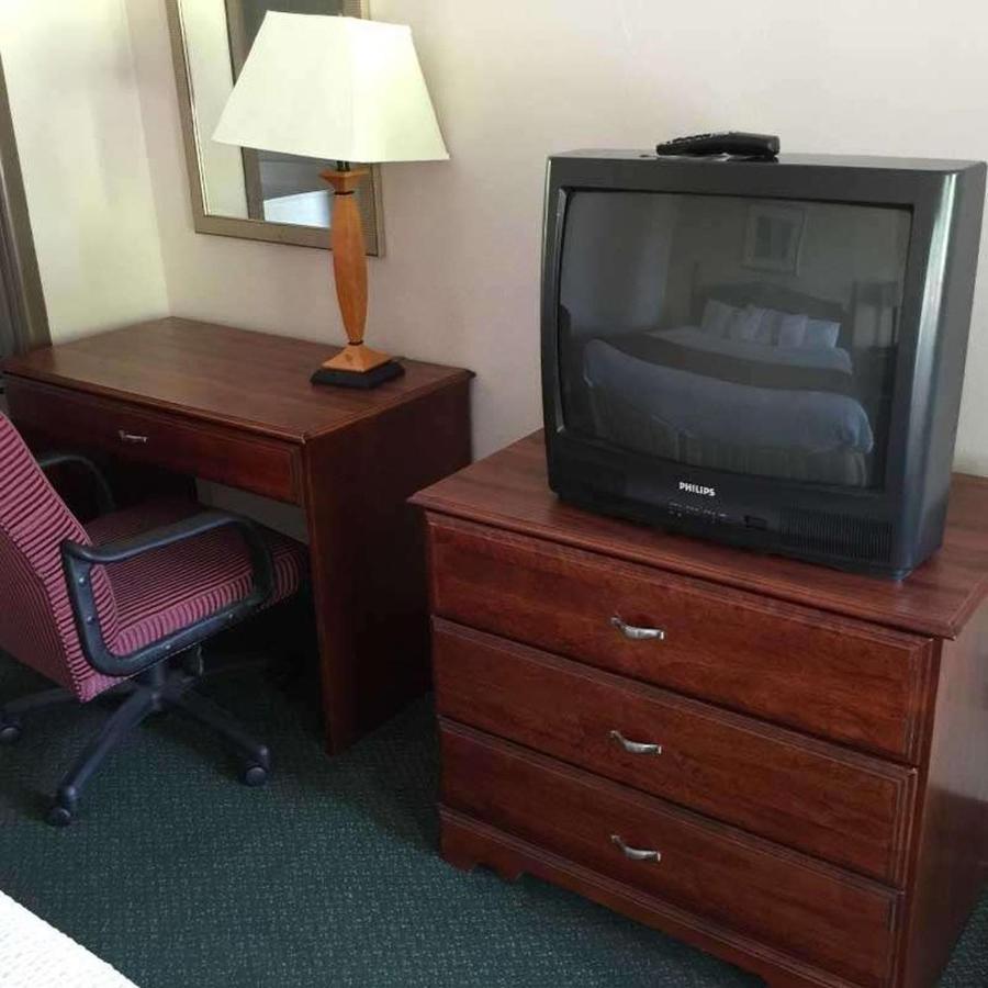 Astoria Hotel Danville North Bagian luar foto