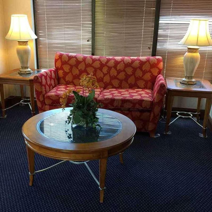 Astoria Hotel Danville North Bagian luar foto
