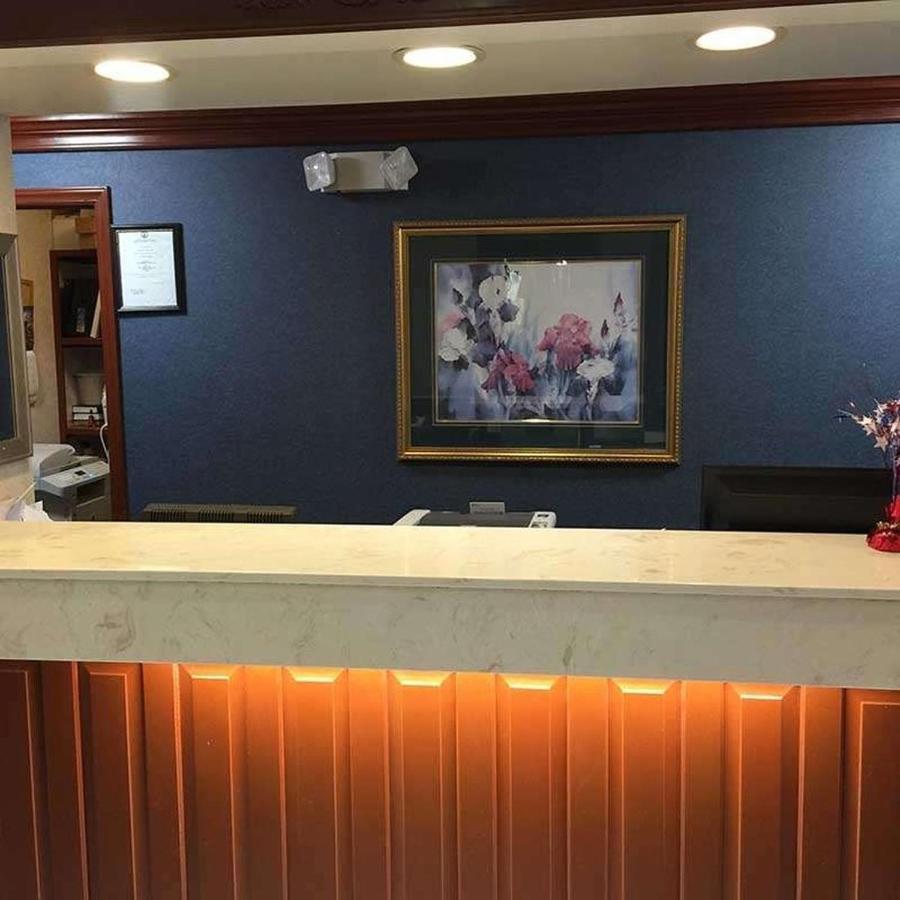 Astoria Hotel Danville North Bagian luar foto