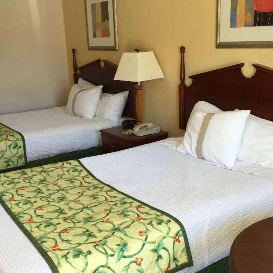 Astoria Hotel Danville North Bagian luar foto
