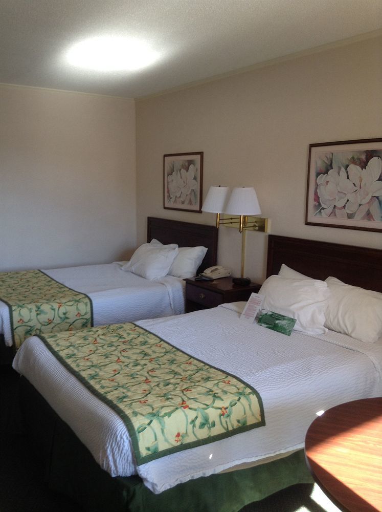 Astoria Hotel Danville North Bagian luar foto