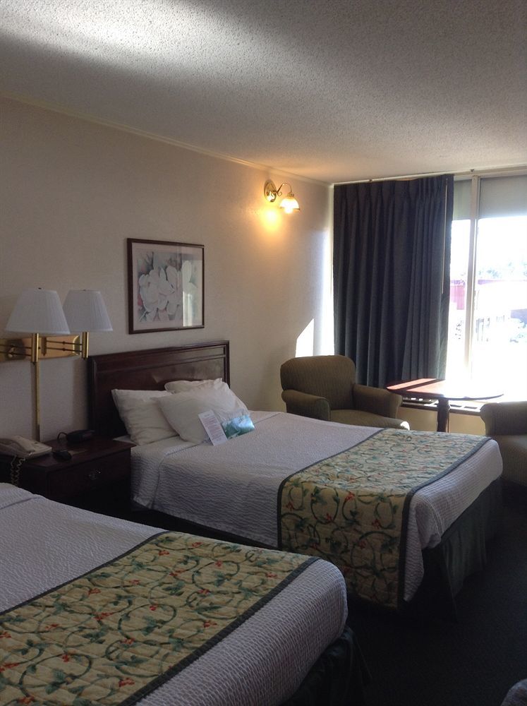 Astoria Hotel Danville North Bagian luar foto