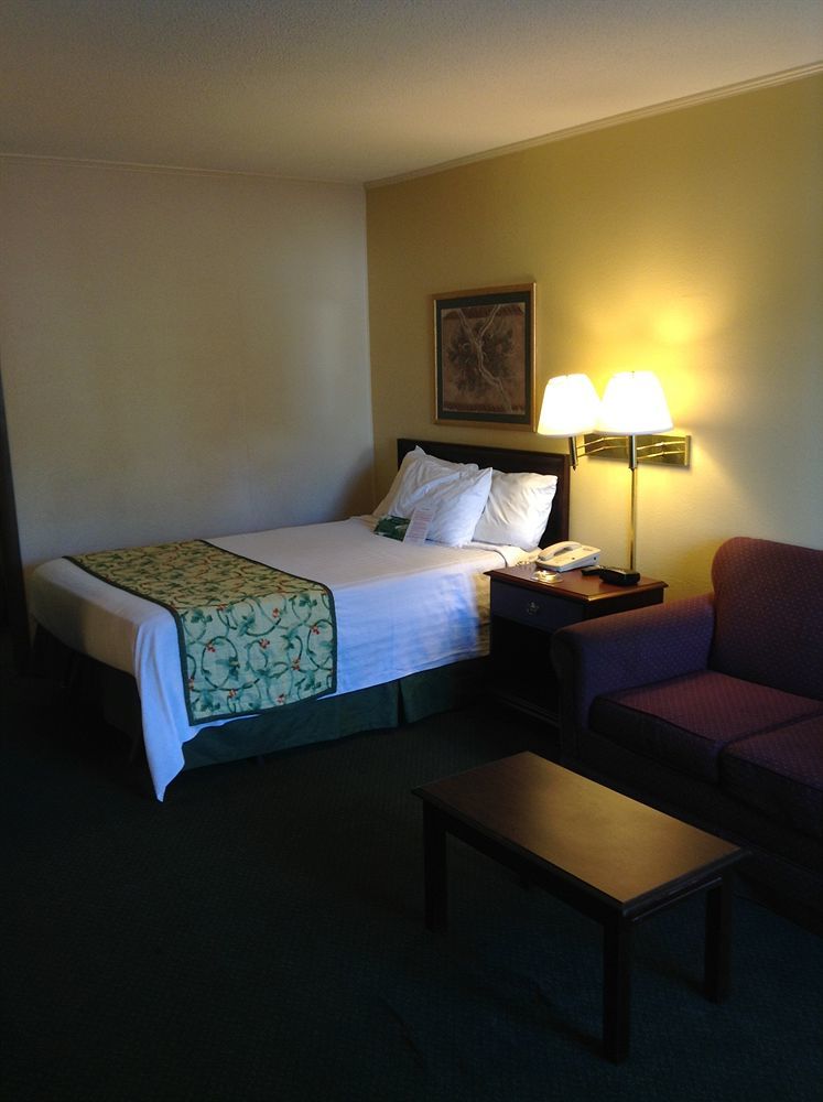 Astoria Hotel Danville North Bagian luar foto