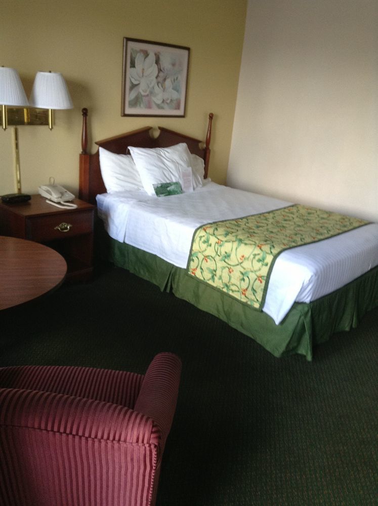 Astoria Hotel Danville North Bagian luar foto