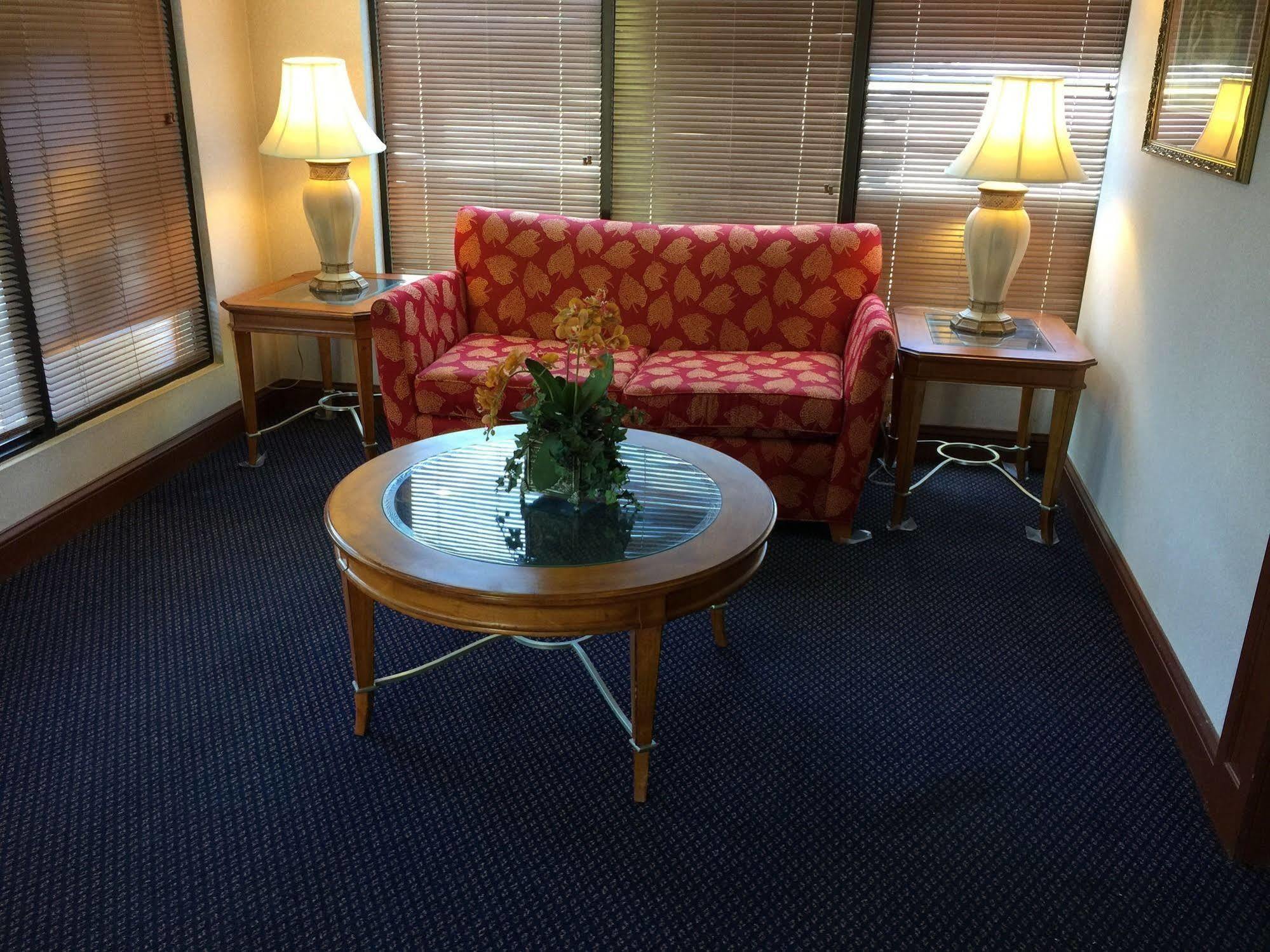 Astoria Hotel Danville North Bagian luar foto