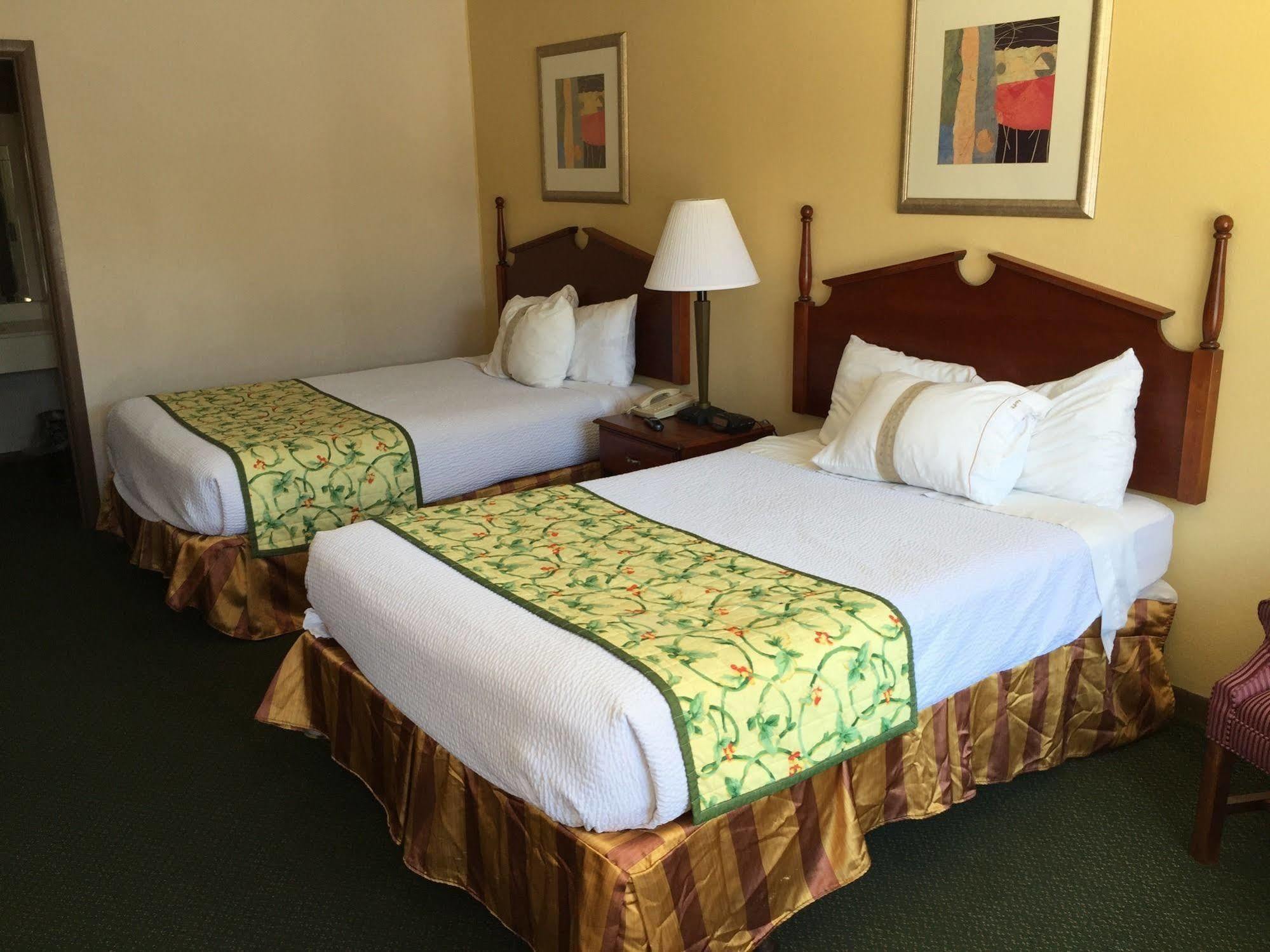 Astoria Hotel Danville North Bagian luar foto