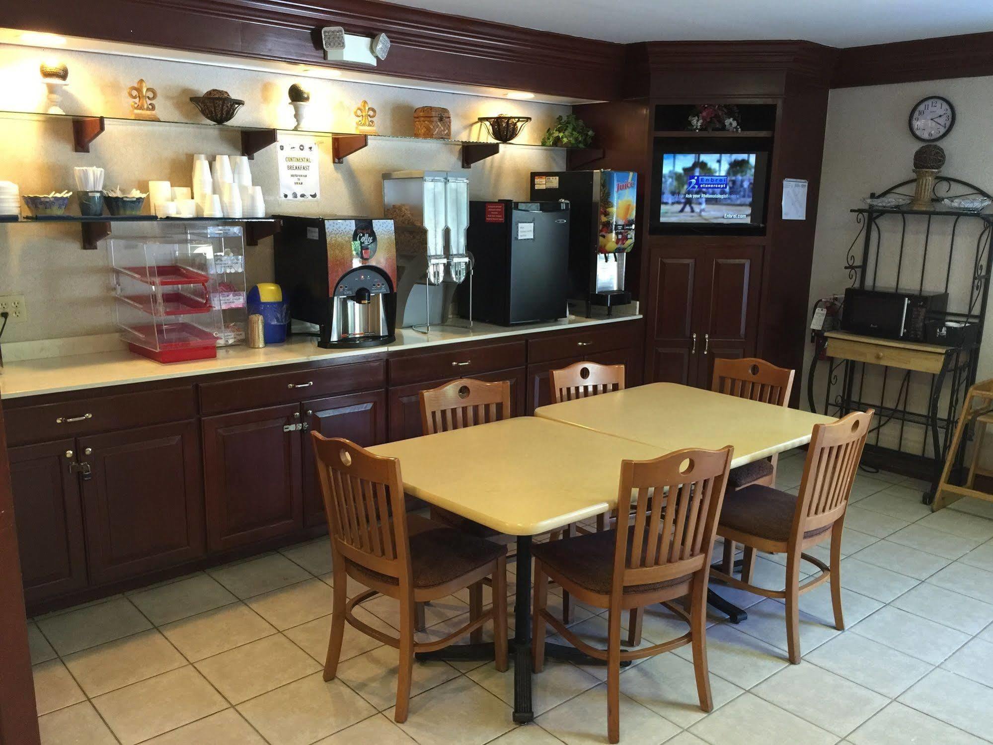 Astoria Hotel Danville North Bagian luar foto