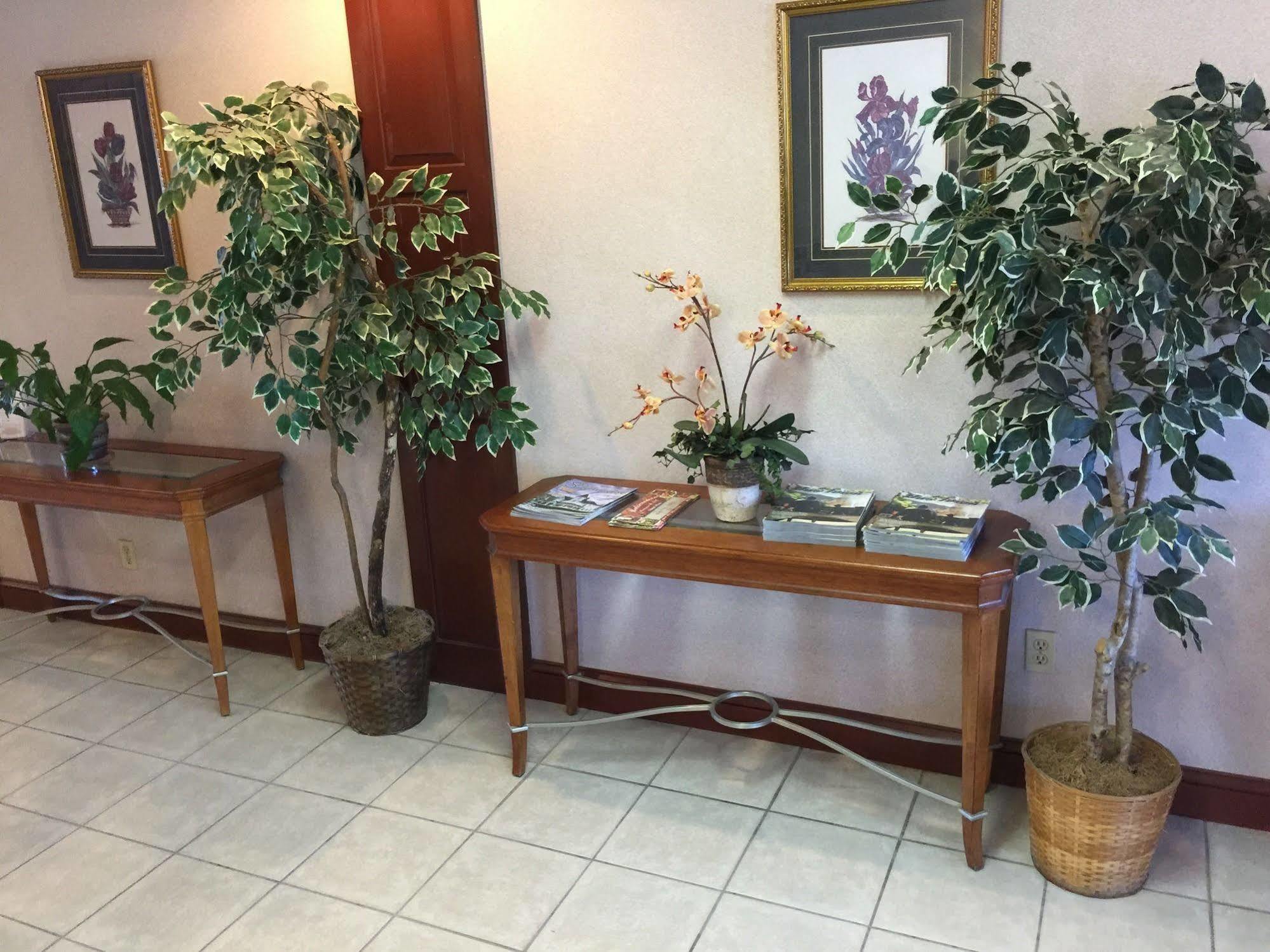 Astoria Hotel Danville North Bagian luar foto